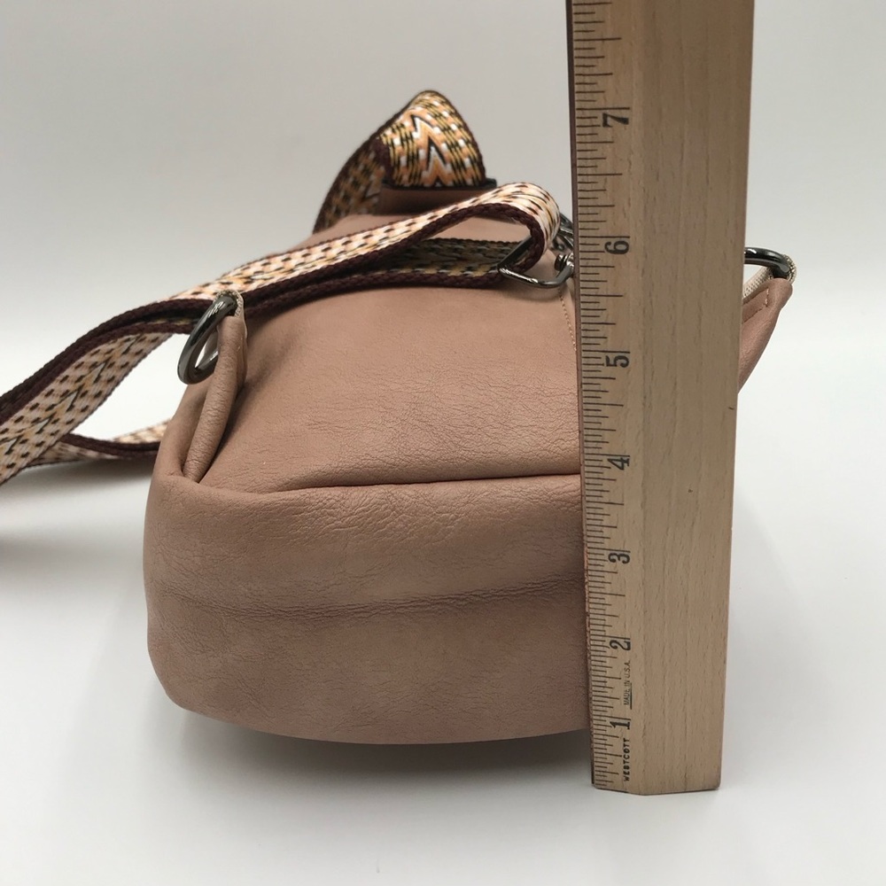 BN Love Deliver Sling Bag - Picture 6 of 12